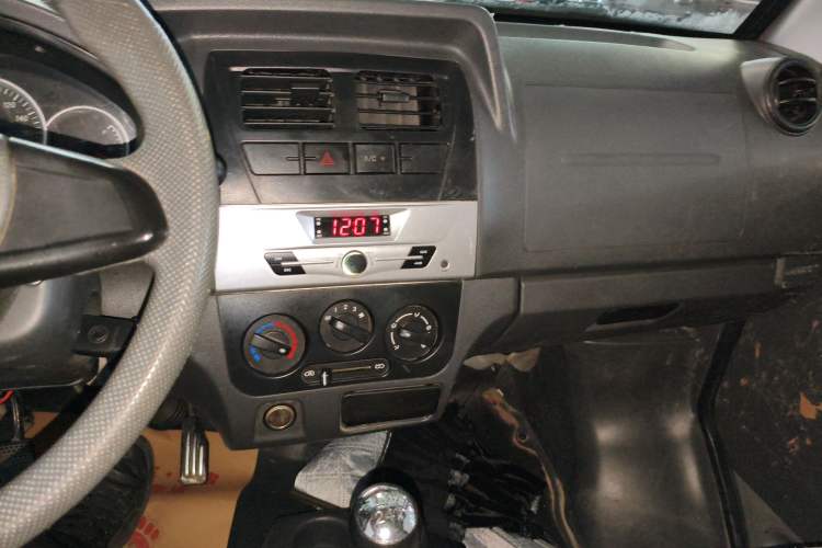 Used Dongfeng Xiaokang K07S 2017 1.2L Practical Version DK12-10 Audio And AC Panel