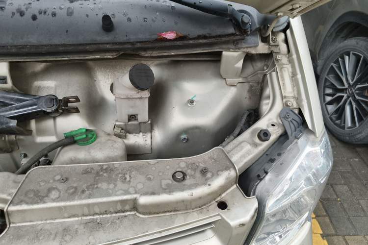 Used Dongfeng Xiaokang K07S 2019 1.2L Practical Version China VI Standard DK12 Engine Bay Left
