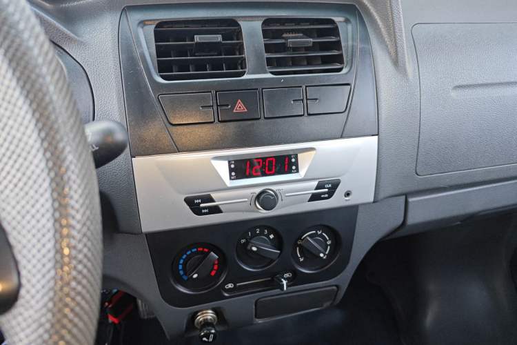 Used Dongfeng Xiaokang K07S 2019 1.2L Practical Version China VI Standard DK12 Audio And AC Panel