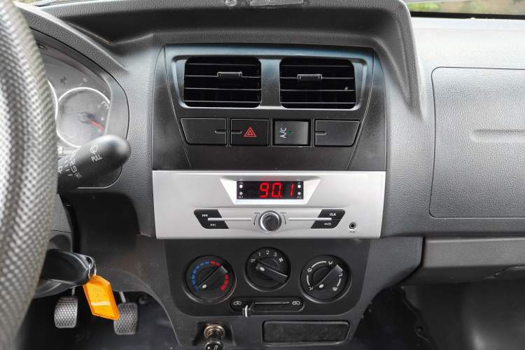 Used Dongfeng Xiaokang K07S 2019 1.2L Practical Version China VI Standard DK12 Audio And AC Panel