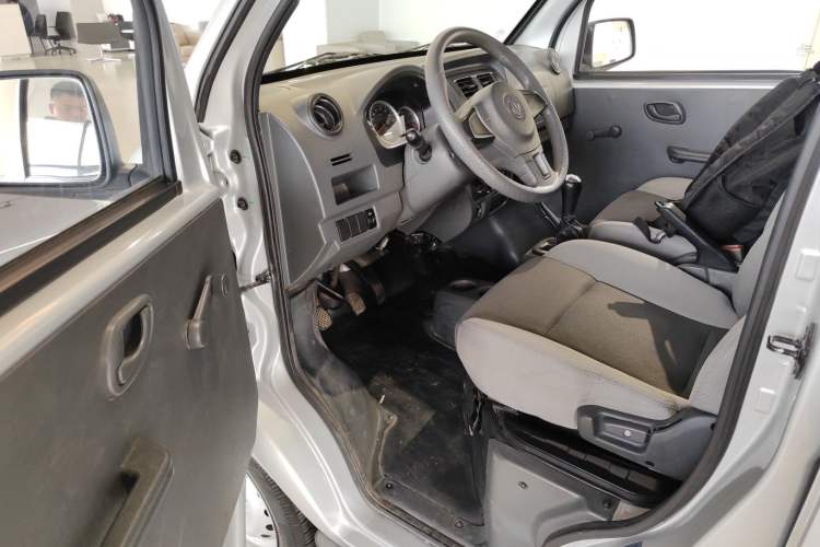 Used Dongfeng Xiaokang K07S 2019 1.2L Practical Version China VI Standard DK12 Driver Seat