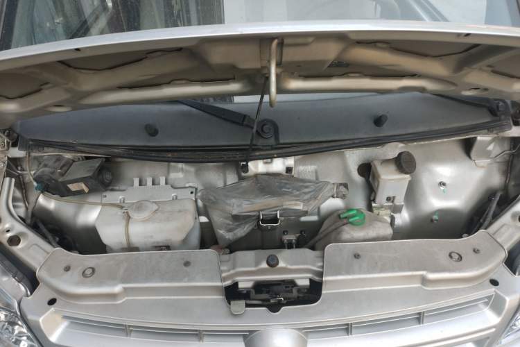 Used Dongfeng Xiaokang K07S 2019 1.2L Practical Version China VI Standard DK12 Engine Bay
