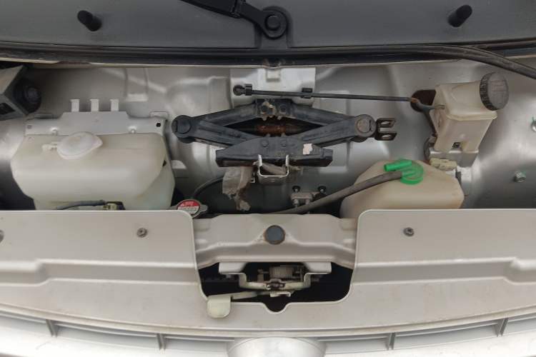 Used Dongfeng Xiaokang K07S 2019 1.2L Practical Version China VI Standard DK12 Engine Bay