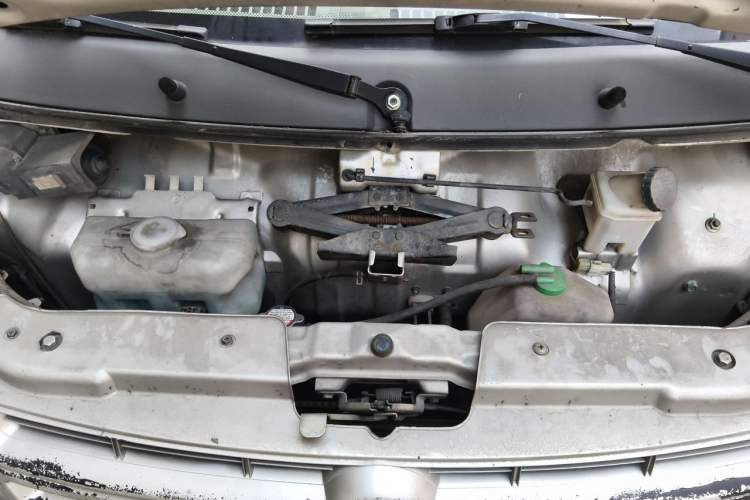 Used Dongfeng Xiaokang K07S 2019 1.2L Practical Version China VI Standard DK12 Engine Bay
