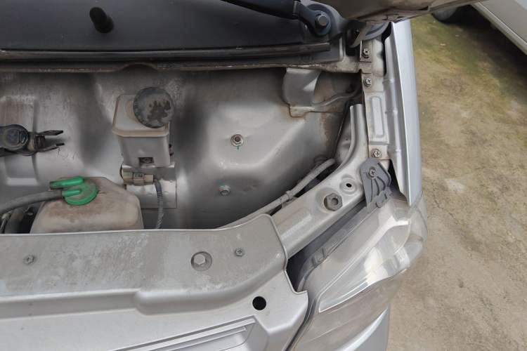 Used Dongfeng Xiaokang K07S 2019 1.2L Practical Version China VI Standard DK12 Engine Bay Left