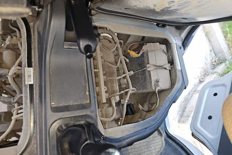 Used Dongfeng Xiaokang K07S 2019 1.2L Practical Version China VI Standard DK12 Engine Bay Left