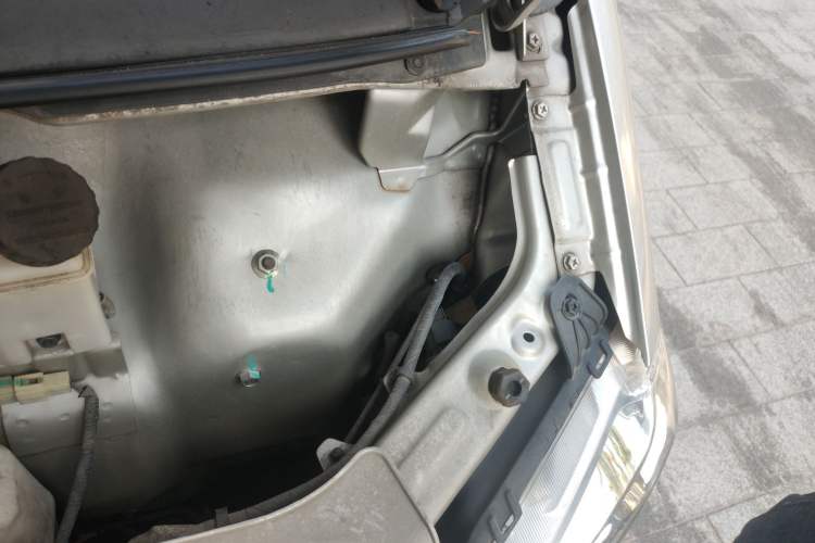 Used Dongfeng Xiaokang K07S 2019 1.2L Practical Version China VI Standard DK12 Engine Bay Left