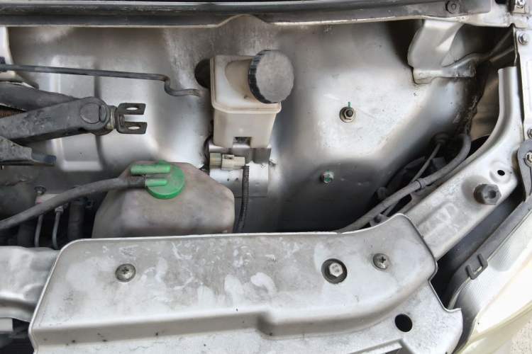 Used Dongfeng Xiaokang K07S 2019 1.2L Practical Version China VI Standard DK12 Engine Bay Left