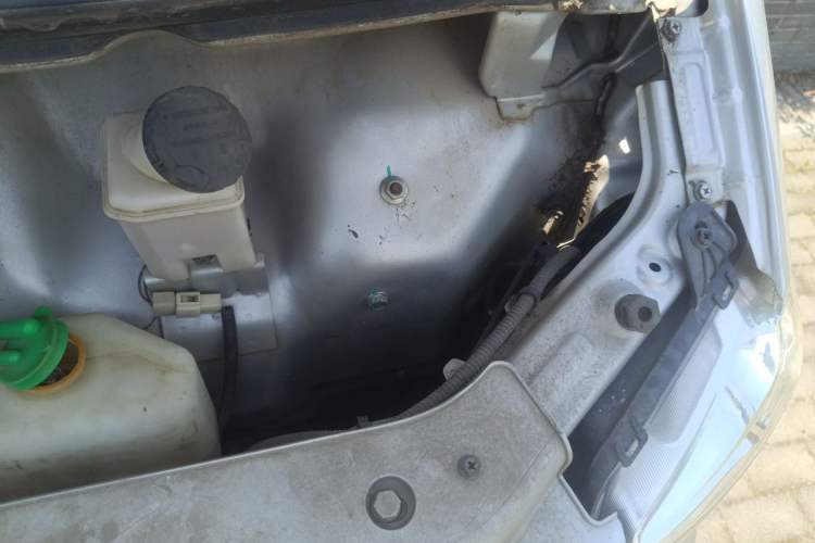 Used Dongfeng Xiaokang K07S 2019 1.2L Practical Version China VI Standard DK12 Engine Bay Left