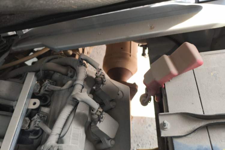 Used Dongfeng Xiaokang K07S 2019 1.2L Practical Version China VI Standard DK12 Engine Bay Left