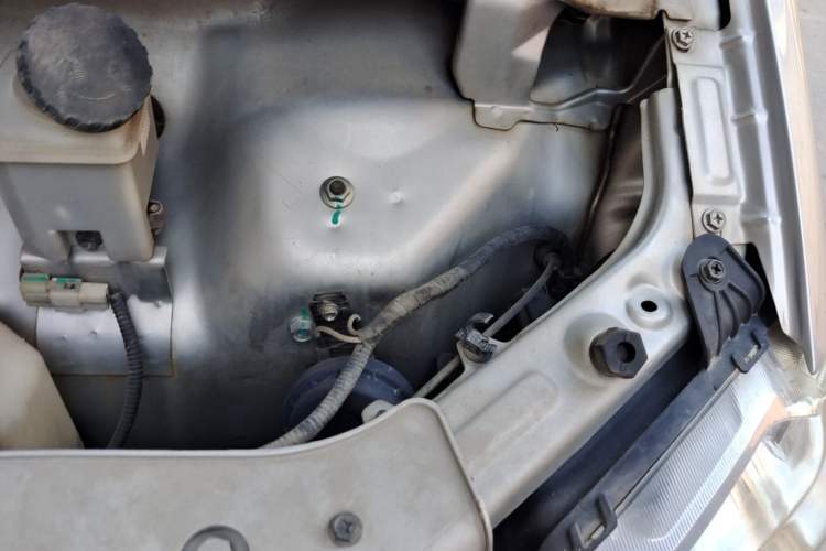 Used Dongfeng Xiaokang K07S 2019 1.2L Practical Version China VI Standard DK12 Engine Bay Left