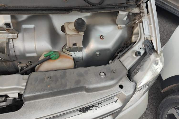 Used Dongfeng Xiaokang K07S 2019 1.2L Practical Version China VI Standard DK12 Engine Bay Left
