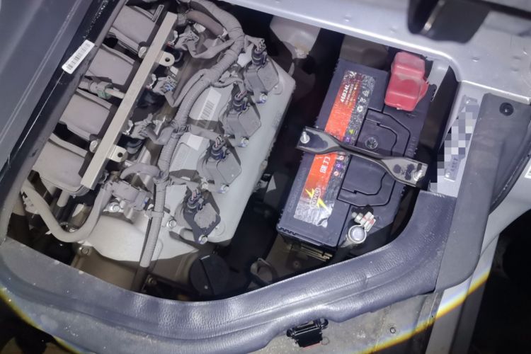 Used Dongfeng Xiaokang K07S 2019 1.2L Practical Version China VI Standard DK12 Engine Bay Left