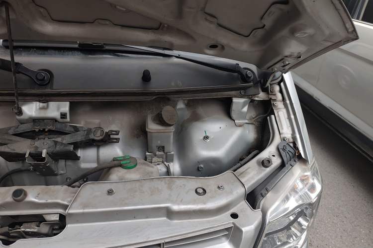 Used Dongfeng Xiaokang K07S 2019 1.2L Practical Version China VI Standard DK12 Engine Bay Left