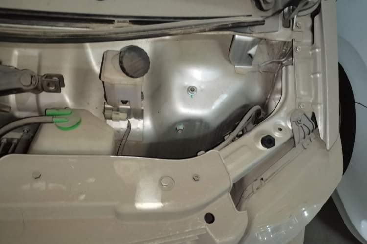 Used Dongfeng Xiaokang K07S 2019 1.2L Practical Version China VI Standard DK12 Engine Bay Left