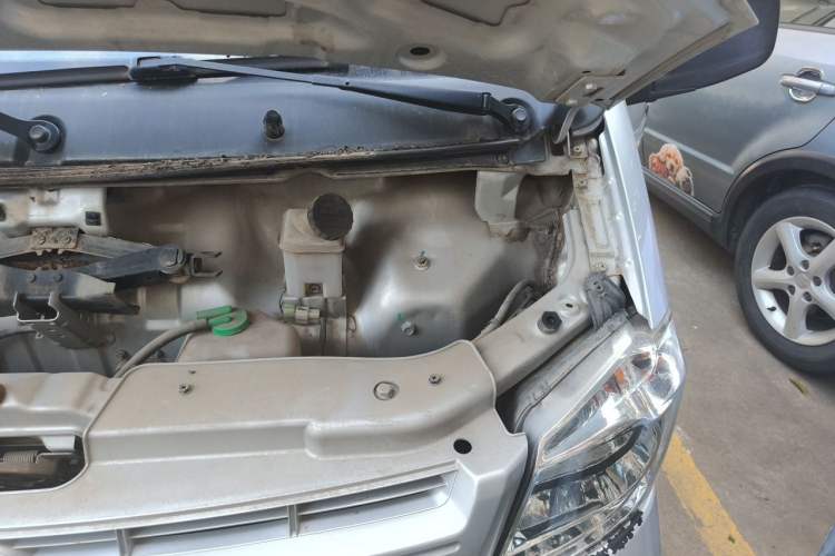 Used Dongfeng Xiaokang K07S 2019 1.2L Practical Version China VI Standard DK12 Engine Bay Left