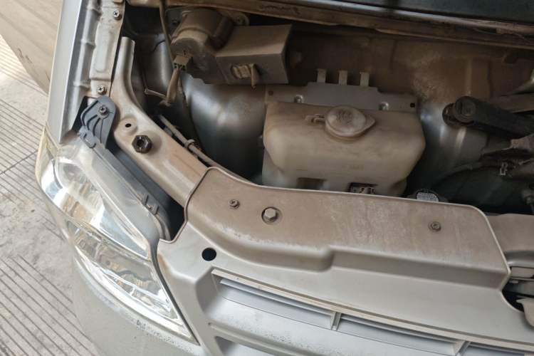 Used Dongfeng Xiaokang K07S 2019 1.2L Practical Version China VI Standard DK12 Engine Bay Right