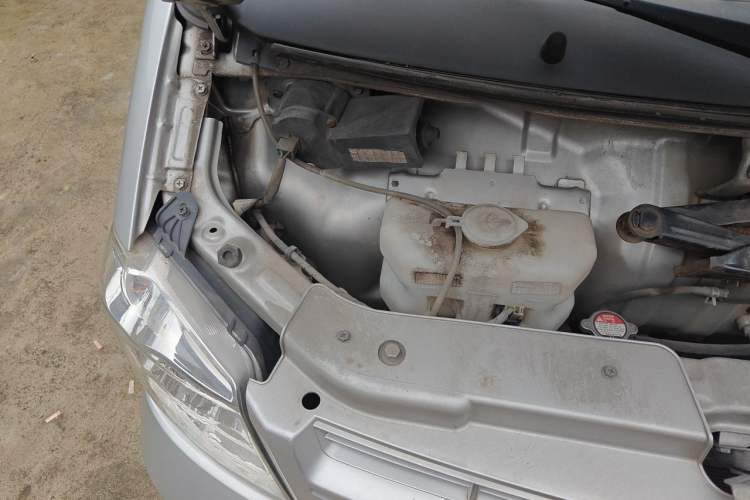 Used Dongfeng Xiaokang K07S 2019 1.2L Practical Version China VI Standard DK12 Engine Bay Right