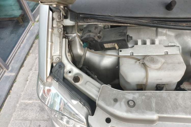 Used Dongfeng Xiaokang K07S 2019 1.2L Practical Version China VI Standard DK12 Engine Bay Right