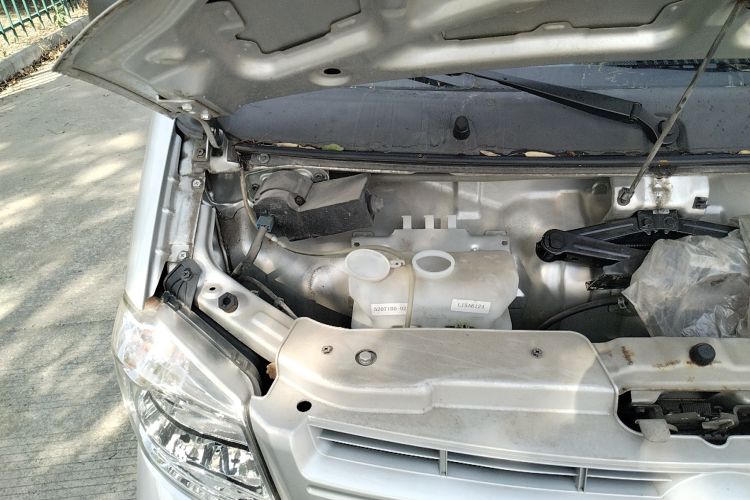 Used Dongfeng Xiaokang K07S 2019 1.2L Practical Version China VI Standard DK12 Engine Bay Right