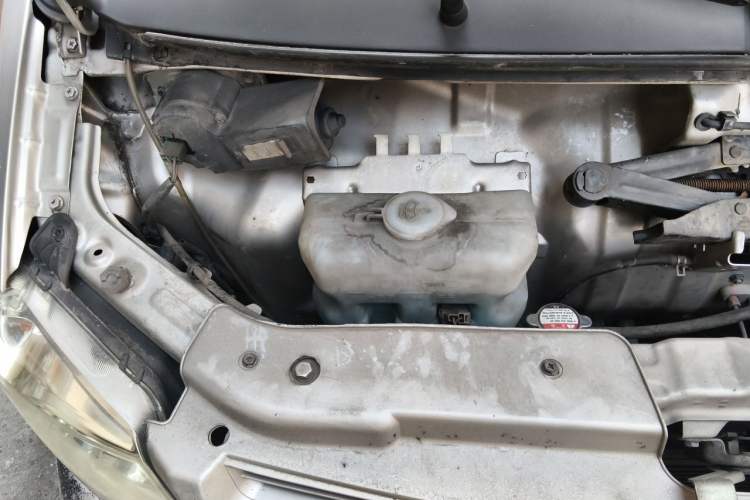 Used Dongfeng Xiaokang K07S 2019 1.2L Practical Version China VI Standard DK12 Engine Bay Right
