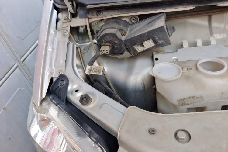Used Dongfeng Xiaokang K07S 2019 1.2L Practical Version China VI Standard DK12 Engine Bay Right