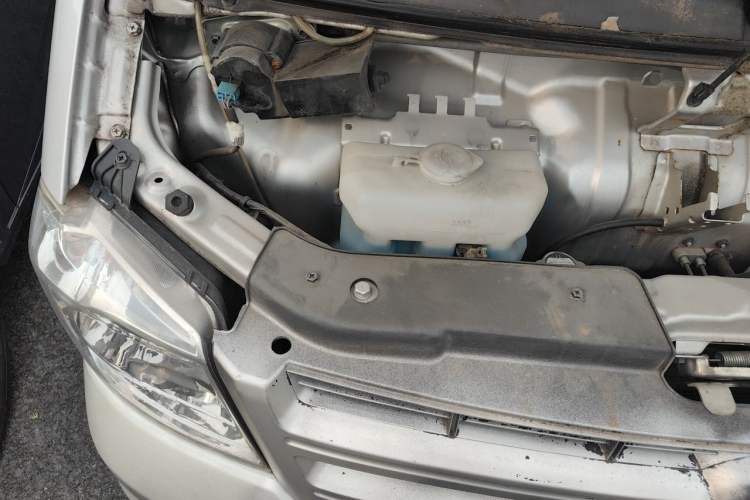 Used Dongfeng Xiaokang K07S 2019 1.2L Practical Version China VI Standard DK12 Engine Bay Right