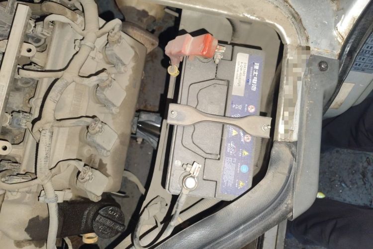 Used Dongfeng Xiaokang K07S 2019 1.2L Practical Version China VI Standard DK12 Engine Bay Right