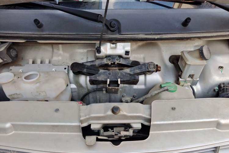 Used Dongfeng Xiaokang K07S 2019 1.2L Practical Version China VI Standard DK12 Engine Bay