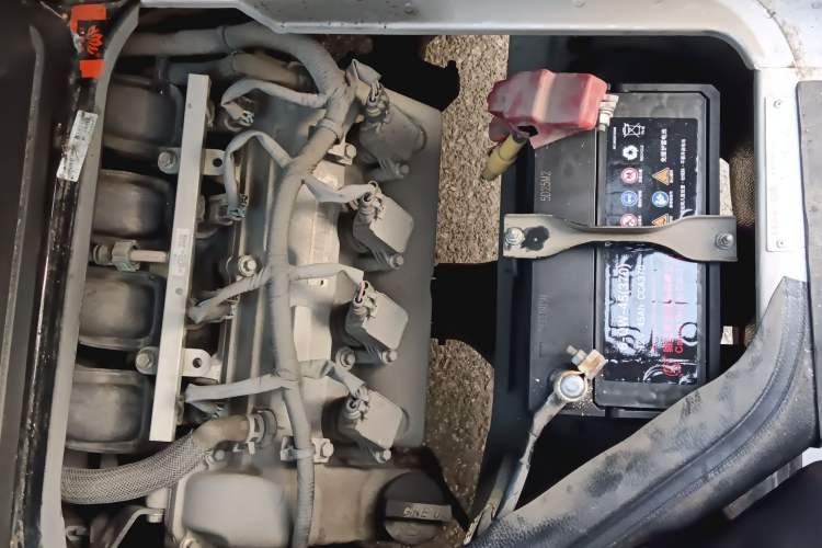Used Dongfeng Xiaokang K07S 2019 1.2L Practical Version China VI Standard DK12 Engine Bay