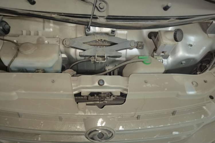 Used Dongfeng Xiaokang K07S 2019 1.2L Practical Version China VI Standard DK12 Engine Bay