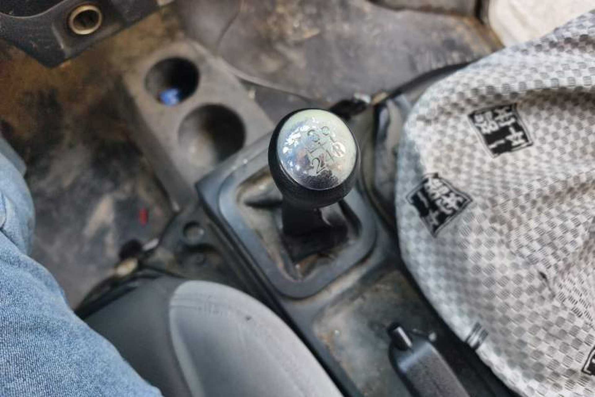 Used Dongfeng Xiaokang K07S 2019 1.2L Practical Version China VI Standard DK12 Gear Lever