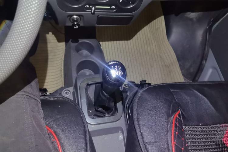 Used Dongfeng Xiaokang K07S 2019 1.2L Practical Version China VI Standard DK12 Gear Lever
