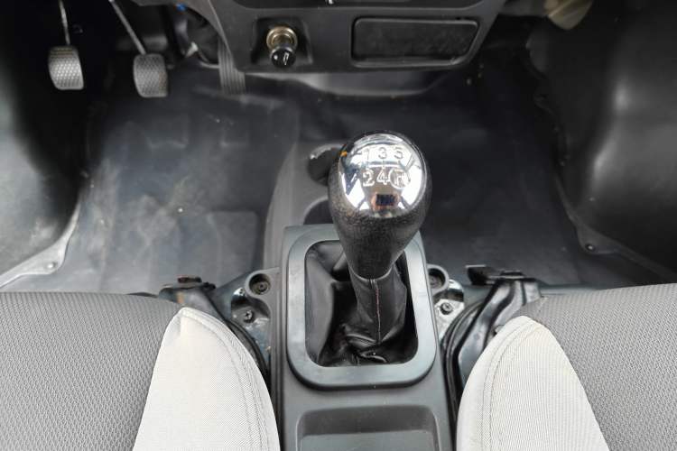 Used Dongfeng Xiaokang K07S 2019 1.2L Practical Version China VI Standard DK12 Gear Lever