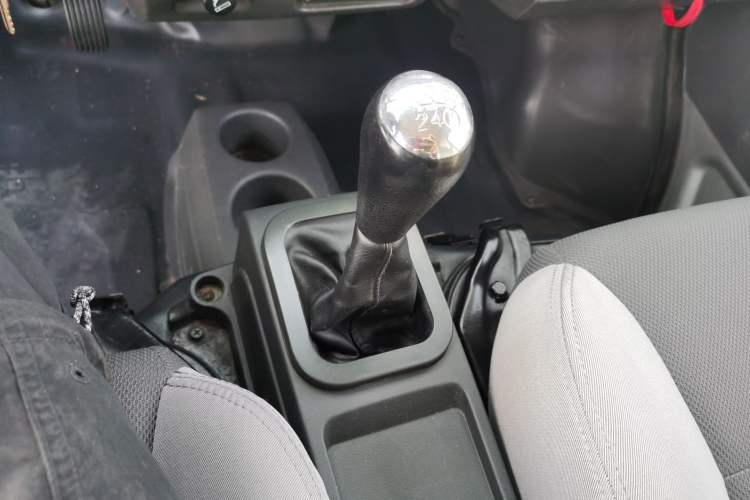 Used Dongfeng Xiaokang K07S 2019 1.2L Practical Version China VI Standard DK12 Gear Lever