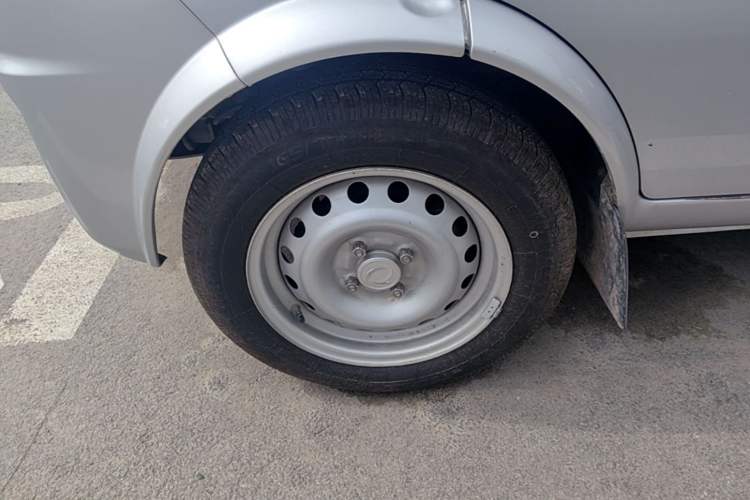 Used Dongfeng Xiaokang K07S 2019 1.2L Practical Version China VI Standard DK12 Left Front Wheel Hub