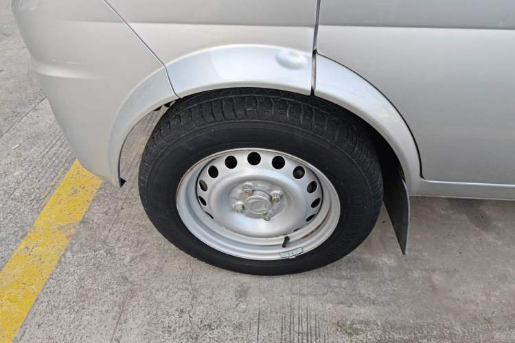 Used Dongfeng Xiaokang K07S 2019 1.2L Practical Version China VI Standard DK12 Left Front Wheel Hub
