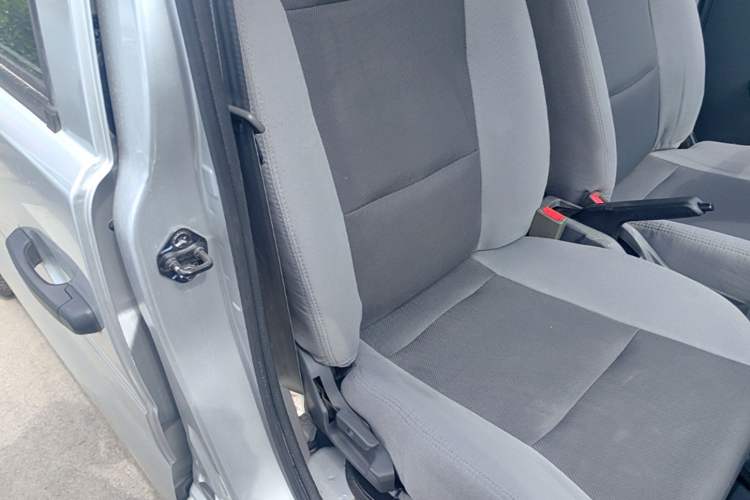 Used Dongfeng Xiaokang K07S 2019 1.2L Practical Version China VI Standard DK12 Right Front Seat