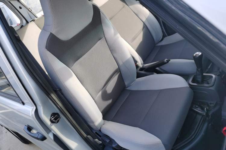 Used Dongfeng Xiaokang K07S 2019 1.2L Practical Version China VI Standard DK12 Right Front Seat