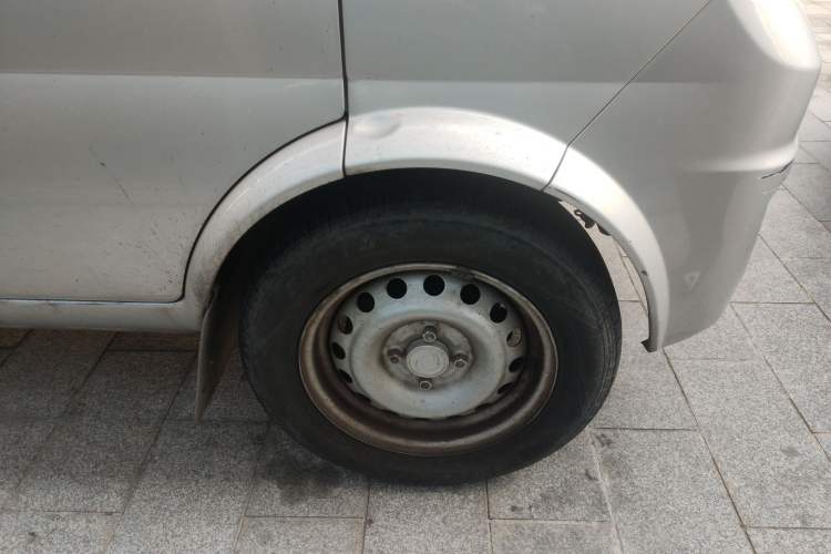 Used Dongfeng Xiaokang K07S 2019 1.2L Practical Version China VI Standard DK12 Right Front Wheel Hub