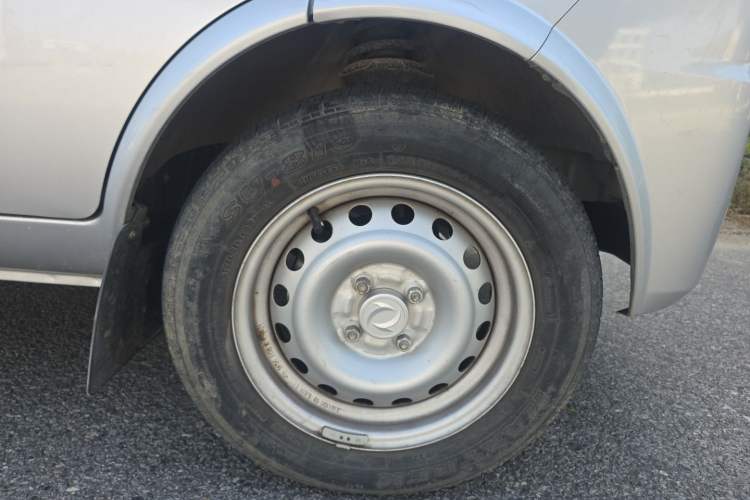 Used Dongfeng Xiaokang K07S 2019 1.2L Practical Version China VI Standard DK12 Right Front Wheel Hub