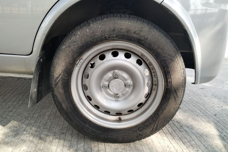 Used Dongfeng Xiaokang K07S 2019 1.2L Practical Version China VI Standard DK12 Right Front Wheel Hub