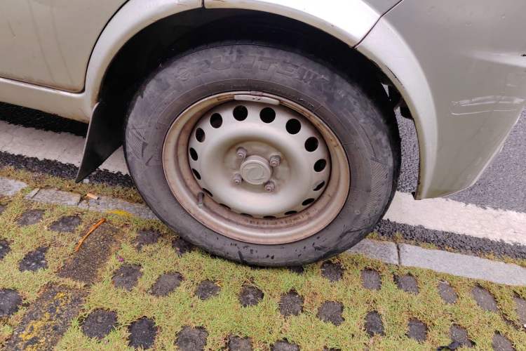 Used Dongfeng Xiaokang K07S 2019 1.2L Practical Version China VI Standard DK12 Right Front Wheel Hub