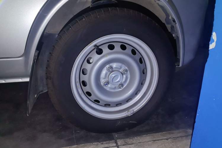 Used Dongfeng Xiaokang K07S 2019 1.2L Practical Version China VI Standard DK12 Right Front Wheel Hub