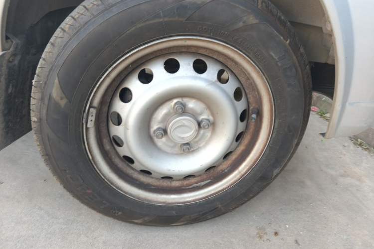 Used Dongfeng Xiaokang K07S 2019 1.2L Practical Version China VI Standard DK12 Right Front Wheel Hub