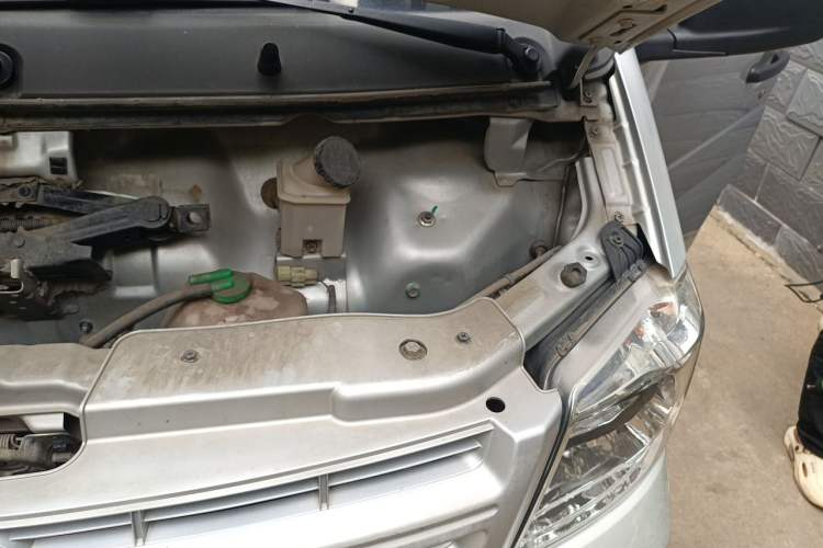 Used Dongfeng Xiaokang K07S 2019 1.2L Practical Version China VI Standard DK12 Engine Bay Left