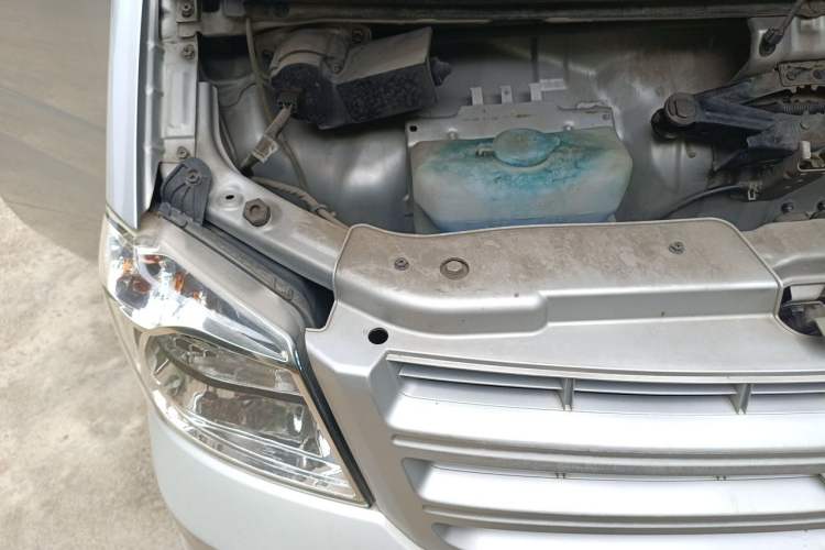 Used Dongfeng Xiaokang K07S 2019 1.2L Practical Version China VI Standard DK12 Engine Bay Right