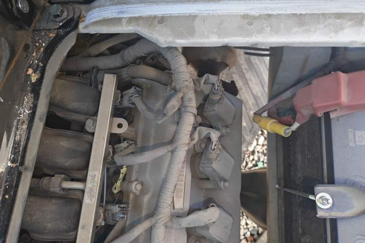 Used Dongfeng Xiaokang K07S 2019 1.2L Practical Version China VI Standard DK12 Engine Bay Right