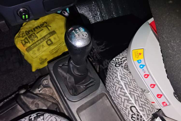 Used Dongfeng Xiaokang K07S 2019 1.2L Practical Version China VI Standard DK12 Gear Lever