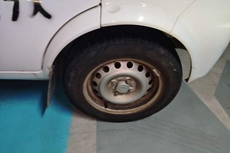 Used Dongfeng Xiaokang K07S 2019 1.2L Practical Version China VI Standard DK12 Right Front Wheel Hub